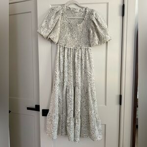 Moon River sage green ivory printed maxi dress size xs